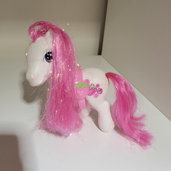 My Little Pony Strawberry Swirl Glitter Celebration Figure Pink White - Picture 4 of 4